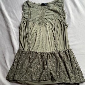 Bebe tee shirt size M